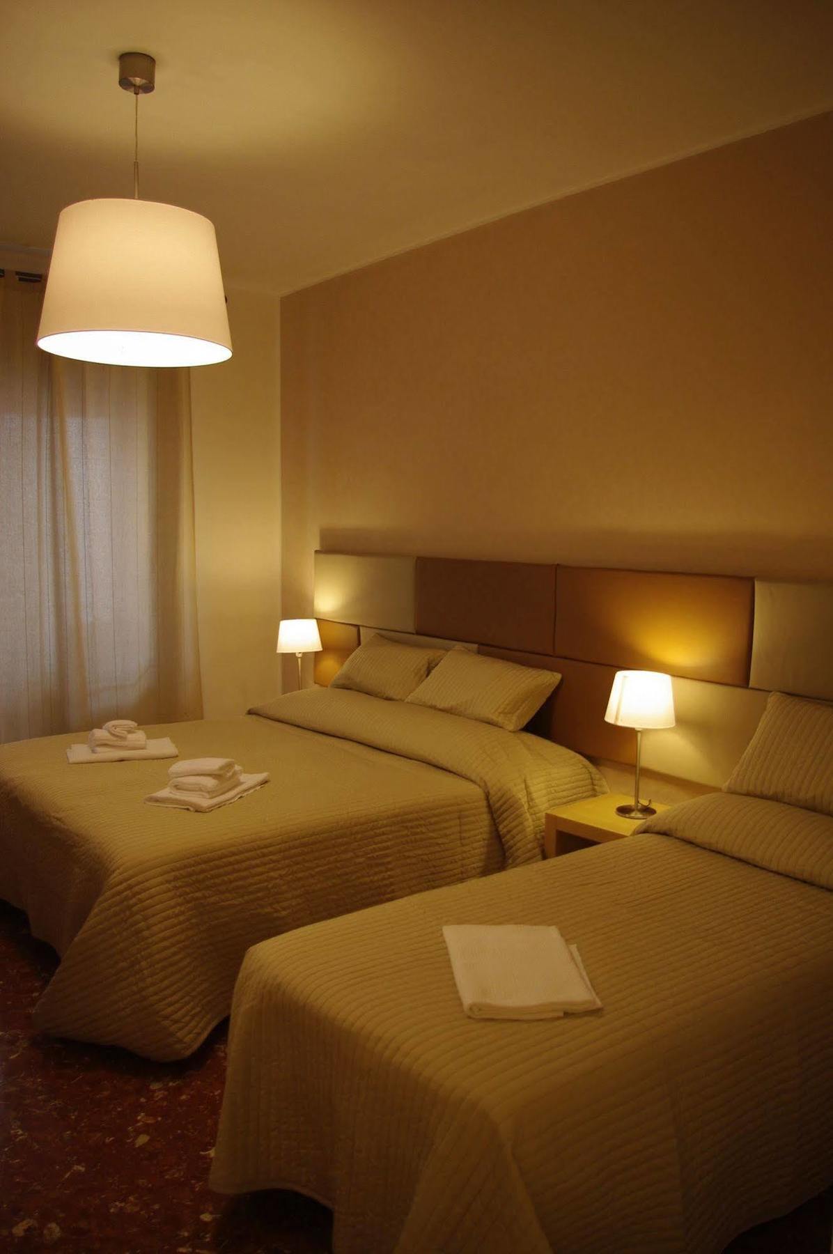 In Roma Life Hotel Buitenkant foto